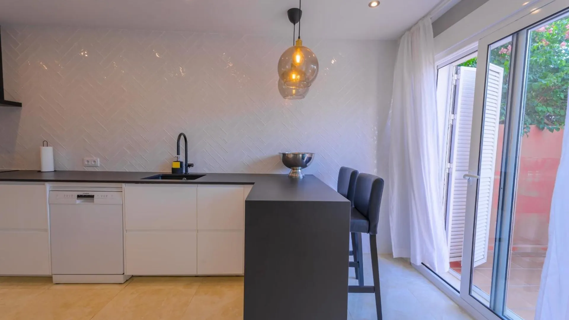 Beautiful Frontline Beach Townhouse Marbella Holiday home